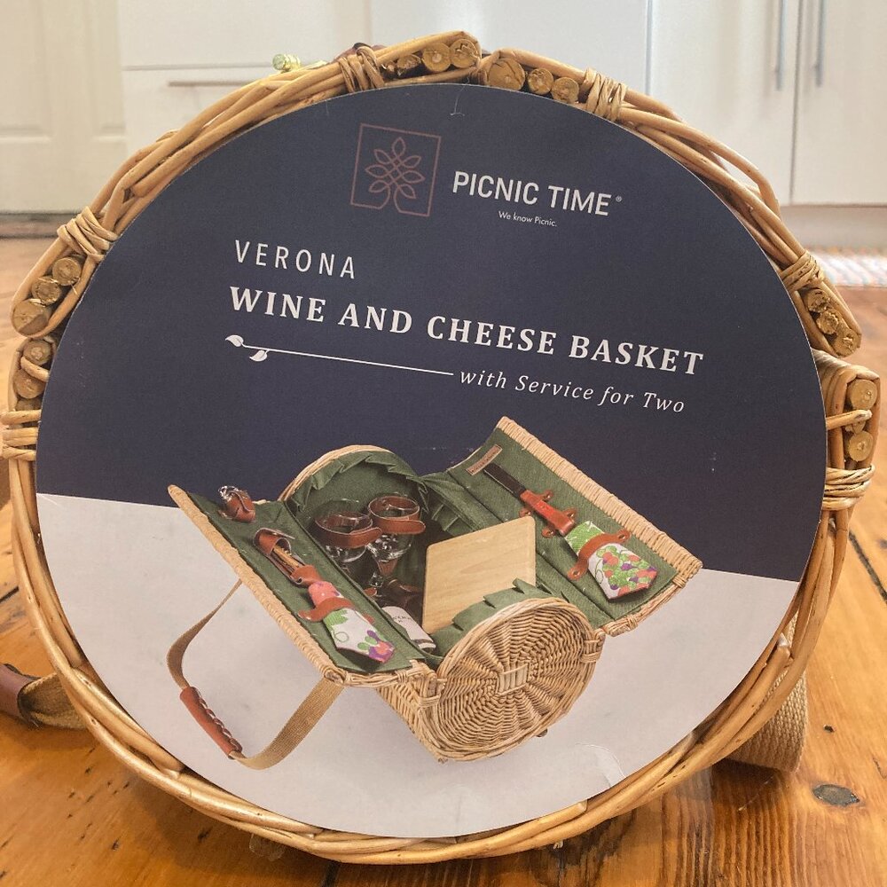 NWT Picnic Time Verona Wine and Cheese Basket with Service for Two